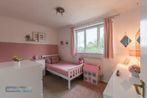 12 Sutherland Avenue, Yate, Bristol, BS37 5UE