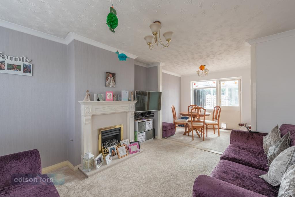 Standish Avenue, Patchway, Bristol... 3 bed semidetached house £350,000