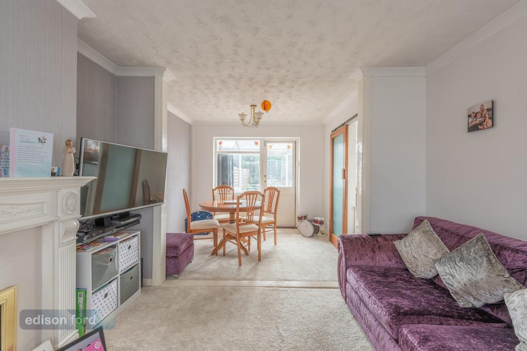 Standish Avenue, Patchway, Bristol, Gloucestershire, BS34 3 bed semi