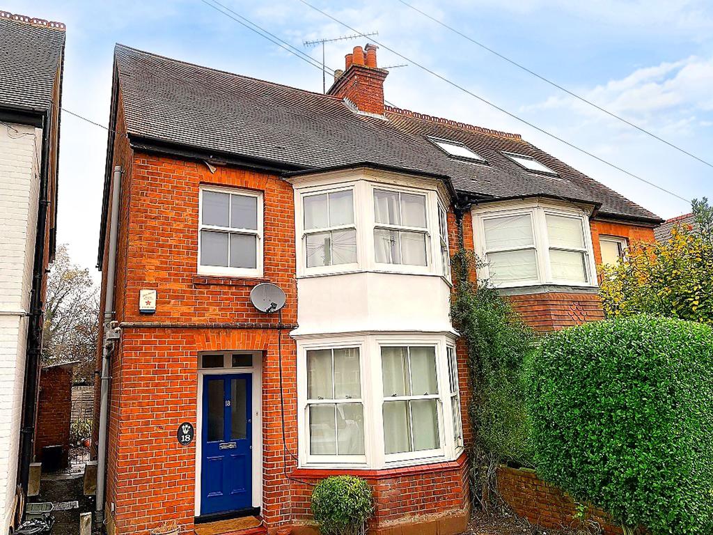 Wescott Road, Wokingham, RG40 3 bed semidetached house £1,600 pcm (£