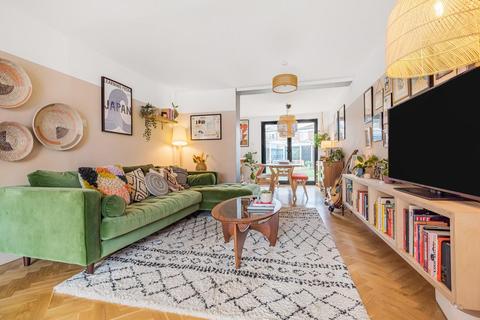 150 Mead Way, Bromley, BR2 9ET