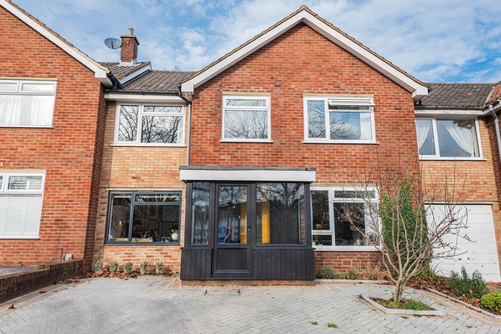 Mead Way, Bromley 4 bed terraced house £650,000