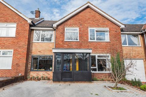 150 Mead Way, Bromley, BR2 9ET