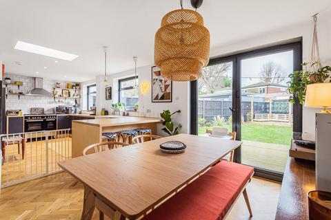 150 Mead Way, Bromley, BR2 9ET