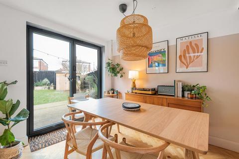 150 Mead Way, Bromley, BR2 9ET