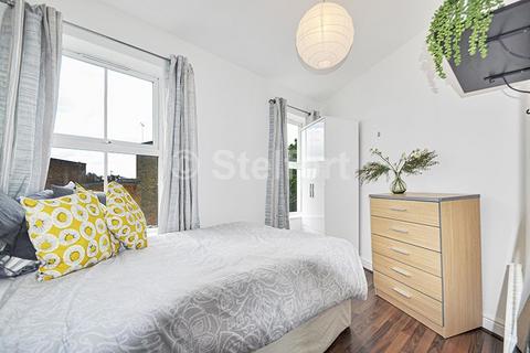 3 bedroom flat to rent, Jackson Road, London, N7