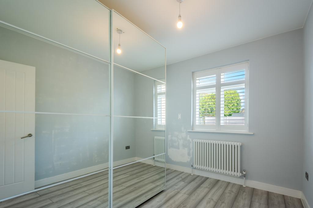 King Edward Drive, Grays, Essex, RM16 3 bed bungalow £1,799 pcm (£415 pw)