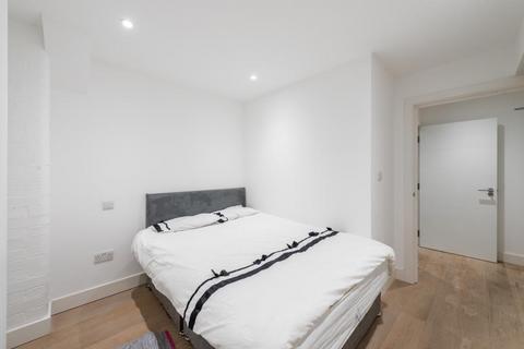 Studio to rent, Paisley Court, London E14