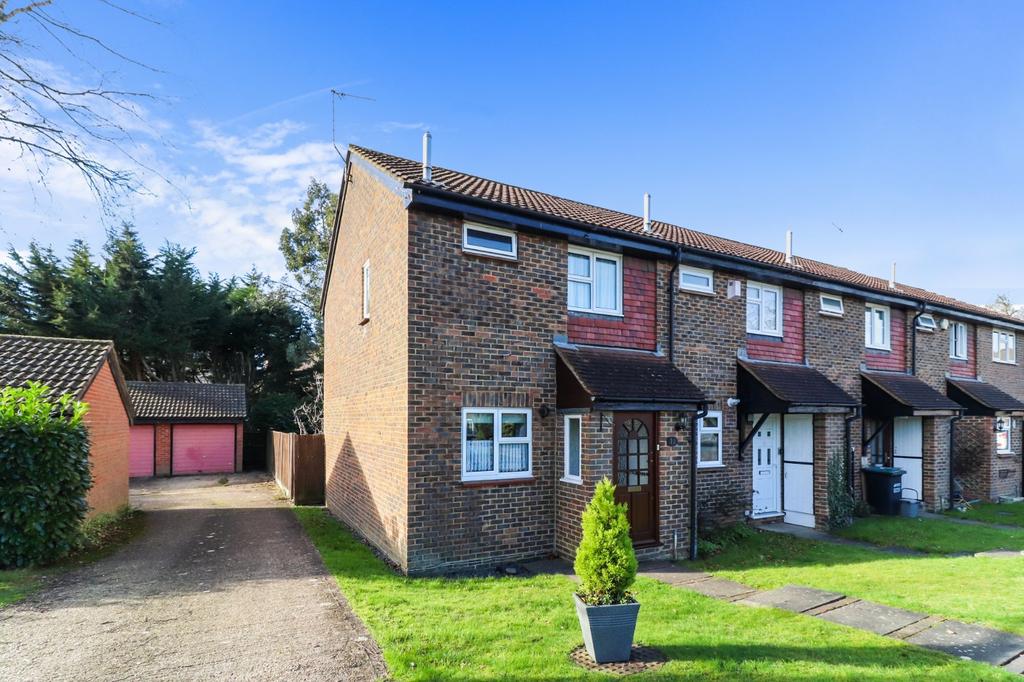 Furtherfield, Abbots Langley, Herts, WD5 2 bed end of terrace house £375,000
