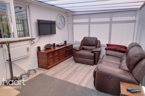 31 The Spinney, Grayshott, Hindhead, GU26 6DY