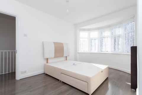 4 bedroom terraced house to rent, Sanderstead Road, London, E10