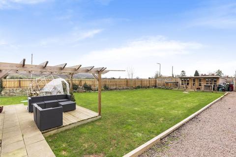 16 Meadow Drive, Canon Pyon, Hereford, HR4 8NT