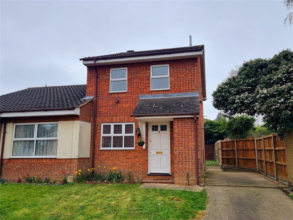 Bainards Close, Wymondham, NR18 3 bed end of terrace house £250,000