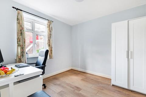 16 Madison Gardens, Bromley, BR2 0SJ