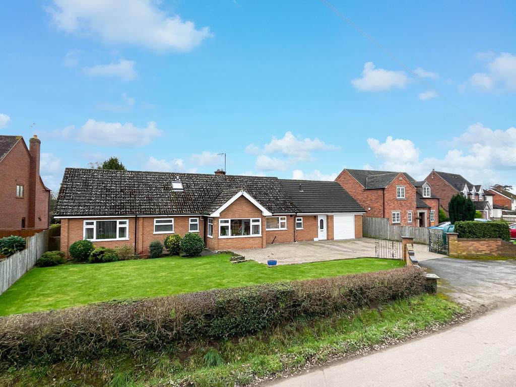Almeley Road, Eardisley, Hereford 4 bed detached bungalow for sale £
