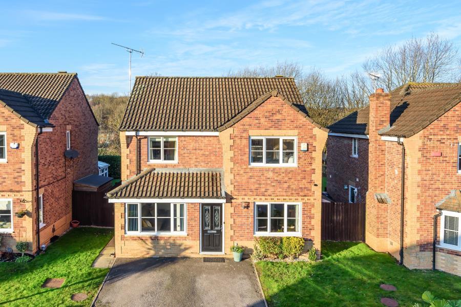 SANDSTONE DRIVE, FARNLEY, LEEDS, LS12 5SU 4 bed detached house £375,000