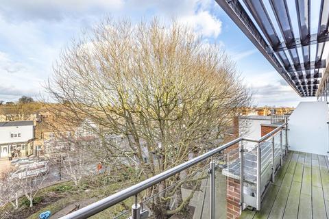 Flat 20, Watton Point Ellerton Road, Surbiton, KT6 7BQ