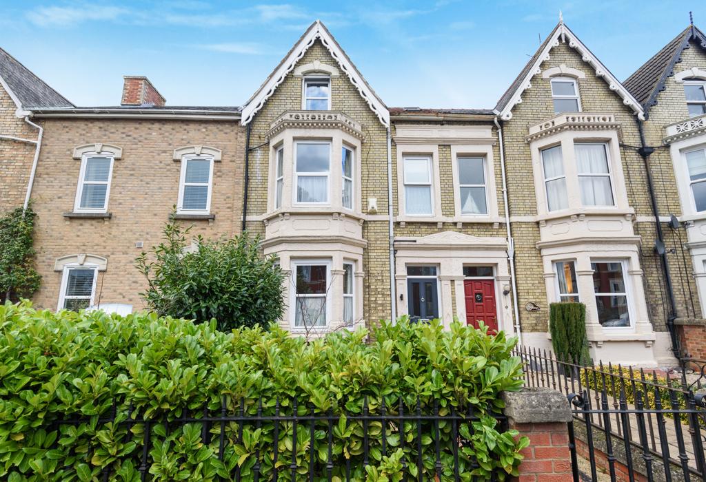 Bath Road, Swindon, Wiltshire 5 bed townhouse - £600,000