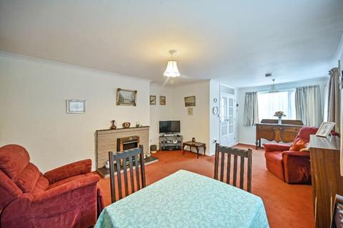 3 Downs Way, Sellindge, Ashford, TN25 6EY