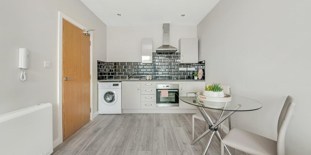 Castleview House, East Lane, Runcorn... 1 bed apartment £425 pcm (£98 pw)
