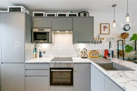 66 Finsbury Park Avenue, London, N4 1DS