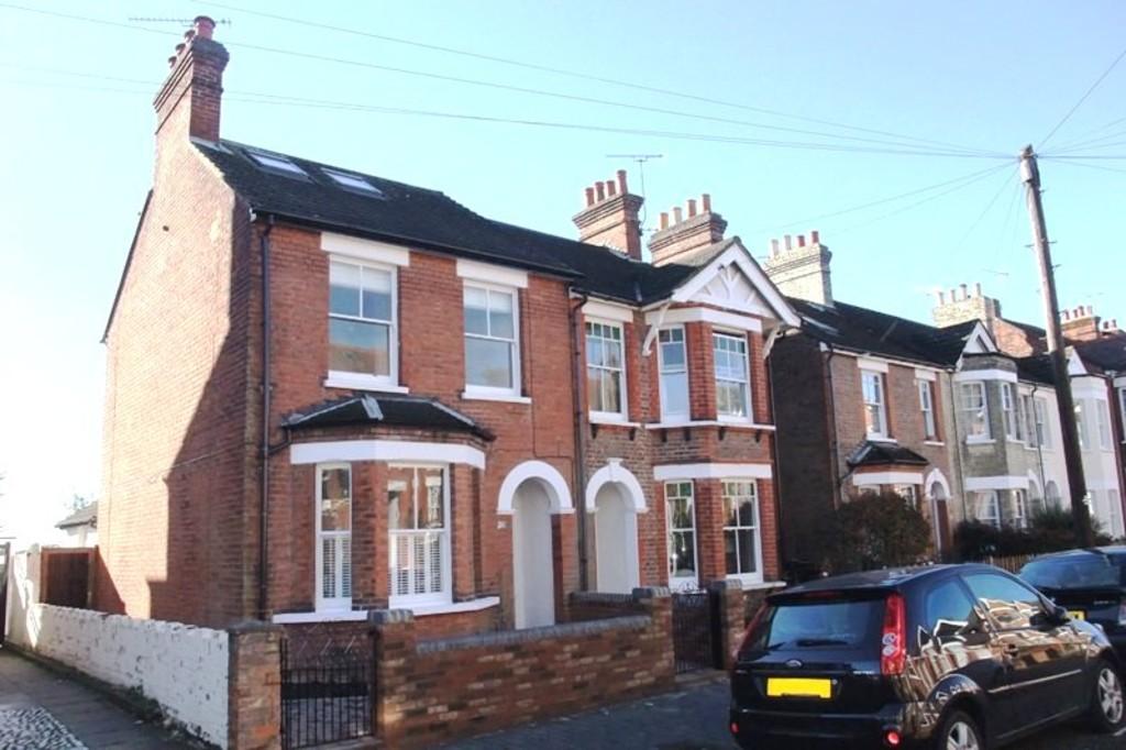 Ramsbury Road, St Albans 4 bed detached house £2,500 pcm (£577 pw)