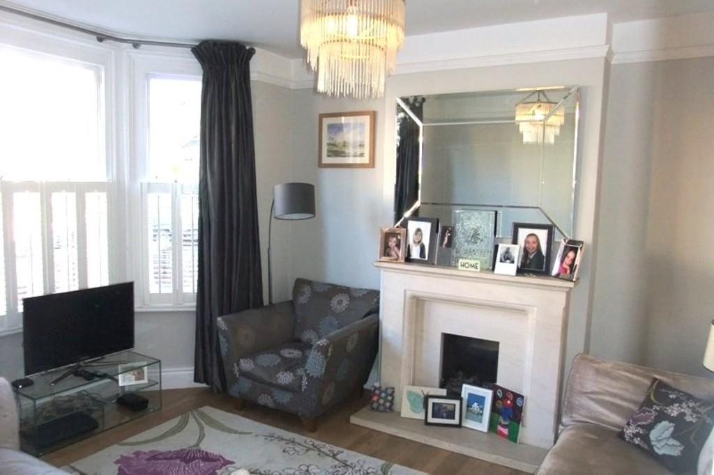 Ramsbury Road, St Albans 4 bed detached house £2,500 pcm (£577 pw)