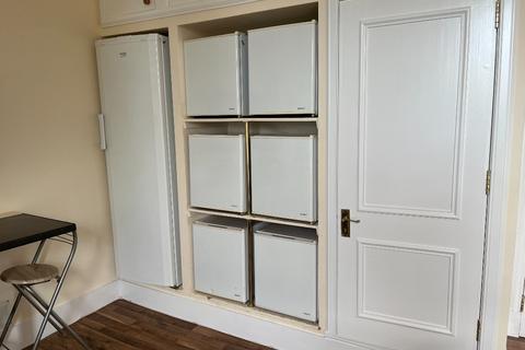 6 bedroom flat to rent, King Street, Old Aberdeen, Aberdeen, AB24