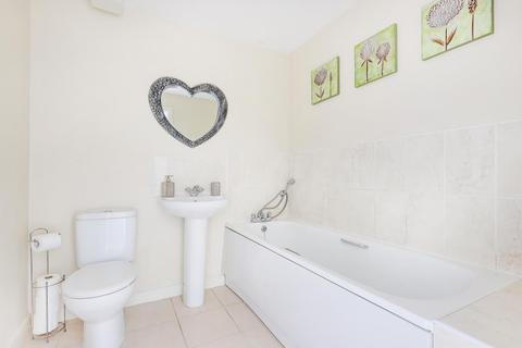 39 Appleton Drive, Basingstoke, RG24 9RW