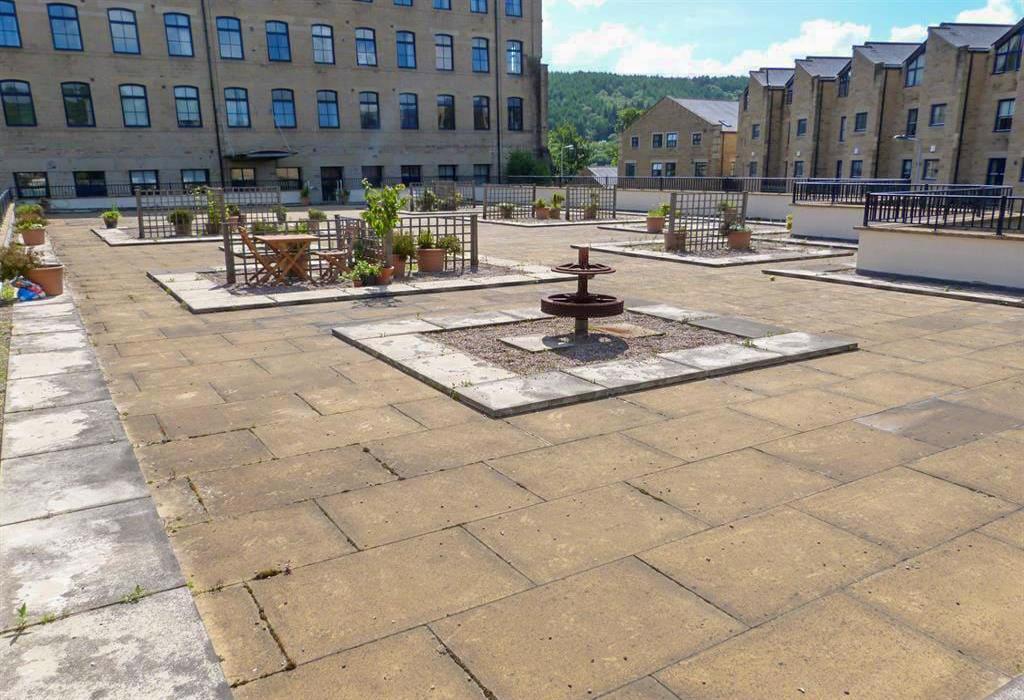 The Locks, Bingley 2 bed flat £750 pcm (£173 pw)