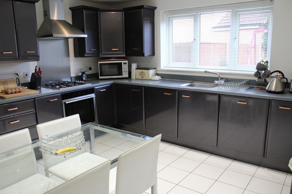 James Street, Leabrooks, Alfreton... 4 bed detached house £300,000