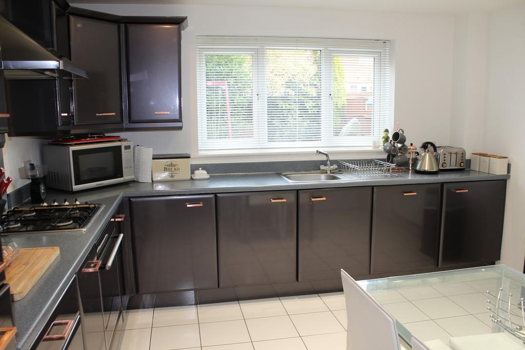 James Street, Leabrooks, Alfreton... 4 bed detached house £300,000