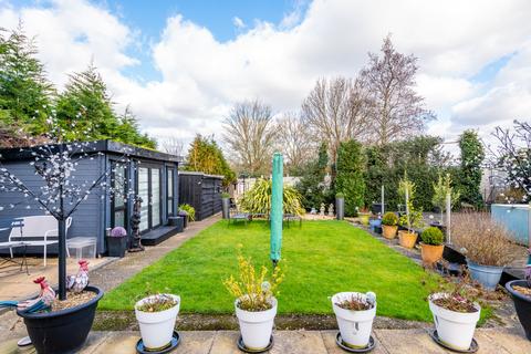 15 Teynham Green, Gillingham, ME8 6NZ