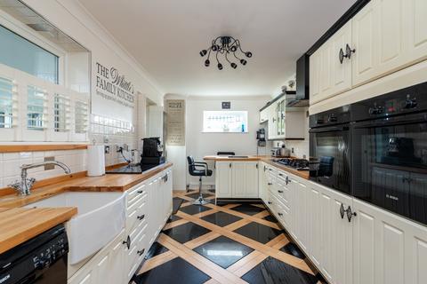 15 Teynham Green, Gillingham, ME8 6NZ