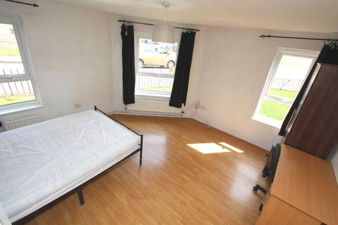 3 bedroom flat to rent, Beaufort Road, Kingston upon Thames KT1