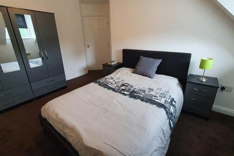 2 bedroom flat to rent, Brooklands Road, Sale, Manchester, M33