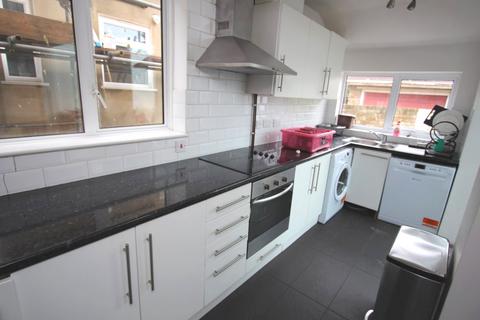 4 bedroom house to rent, Cheyne Hill, Surbiton KT5