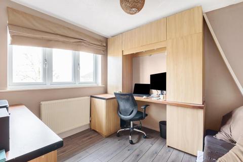 5 Dearing Close, Aylesbury, HP20 2XJ