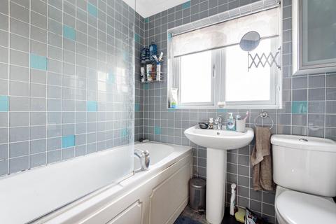 5 Dearing Close, Aylesbury, HP20 2XJ