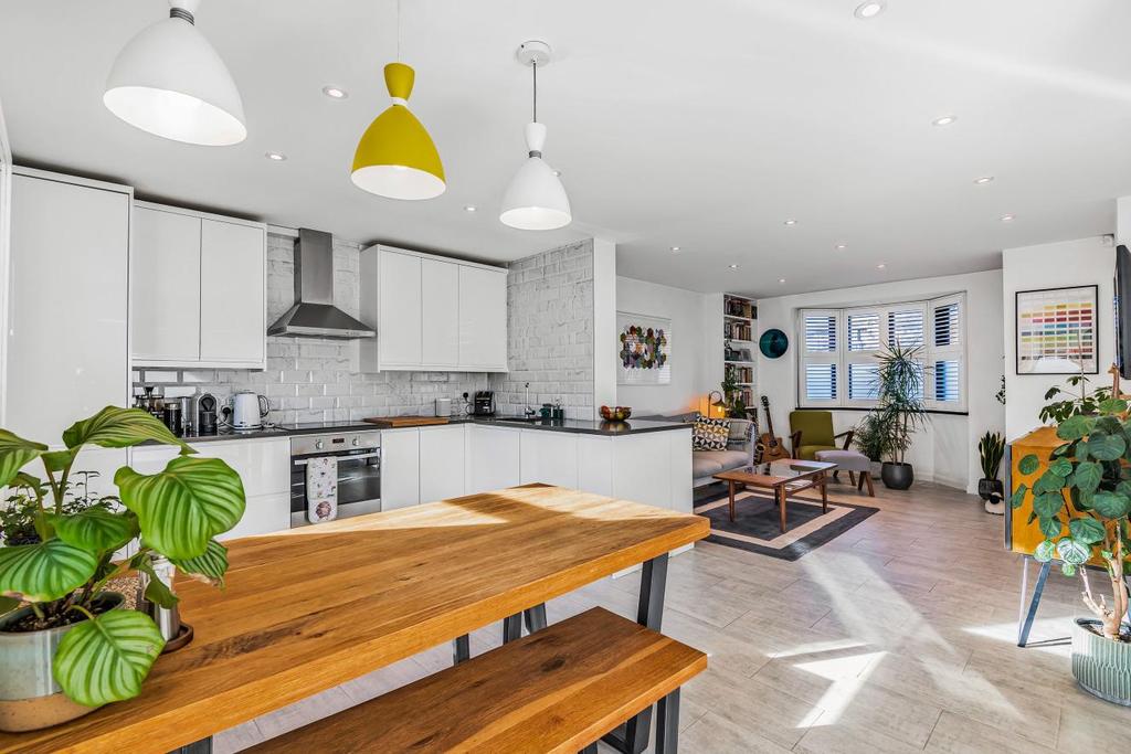 Morton Road, Islington 3 bed £750,000