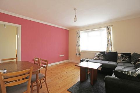 3 bedroom flat to rent, Padnall Court, Padnall Road, Romford, RM6