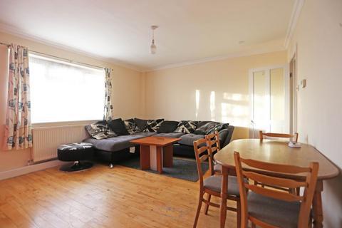 3 bedroom flat to rent, Padnall Court, Padnall Road, Romford, RM6
