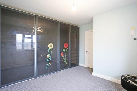 3 bedroom flat to rent, Padnall Court, Padnall Road, Romford, RM6