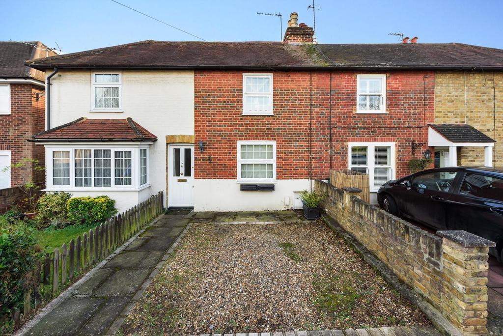 Glebeland Gardens, Shepperton, TW17 2 bed terraced house £465,000