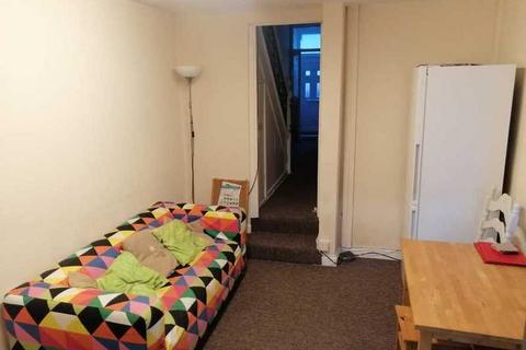 4 bedroom terraced house to rent, Dogfield Street, Cathays, Cardiff