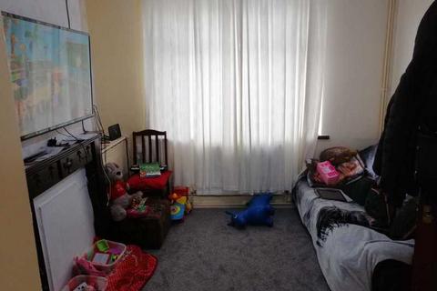 3 bedroom end of terrace house to rent, Gladys Street, Cathays, Cardiff