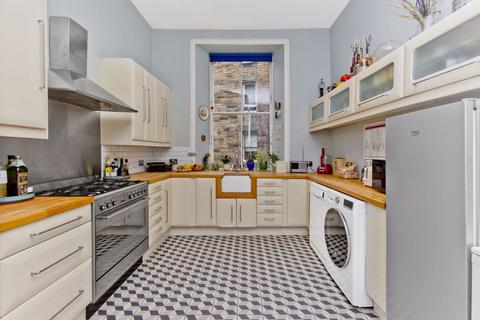 18/3 Polwarth Crescent, Edinburgh, EH11 1HW
