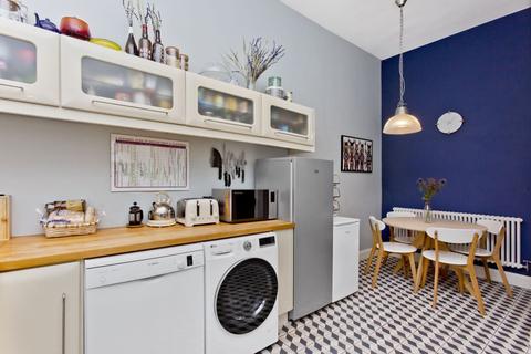 18/3 Polwarth Crescent, Edinburgh, EH11 1HW