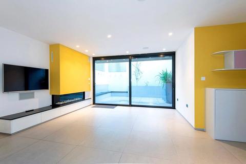 2a Willoughby Road, London, NW3 1SA