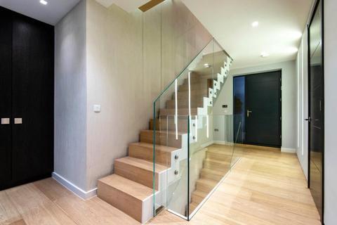 2a Willoughby Road, London, NW3 1SA